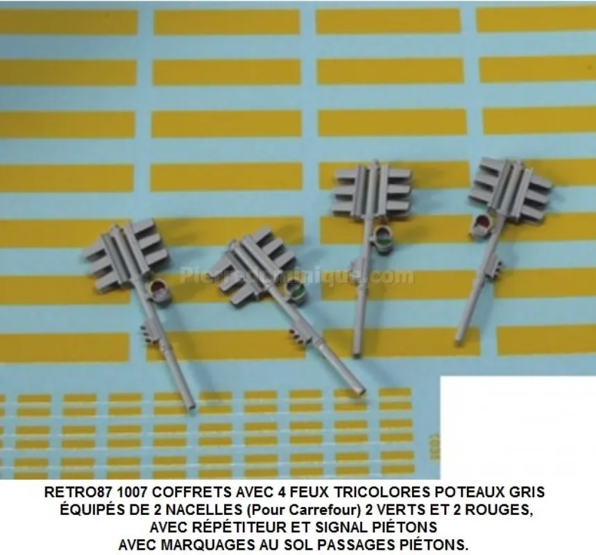 *SOLDES* - COFFRETS AVEC 4 FEUX TRICOLORES POTEAUX GRIS ÉQUIPÉS DE 2 NACELLES (Pour Carrefour) 2 VERTS ET 2 ROUGES, AVEC RÉPÉTITEUR ET SIGNAL PIÉTONS AVEC MARQUAGES AU SOL PASSAGES PIÉTONS. Commander Maintenant