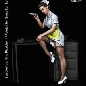 Mantis Miniatures 35094 Pin-up Girl 4 Certifié