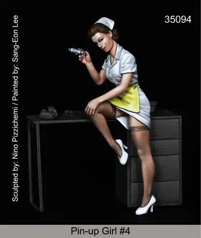 Mantis Miniatures 35094 Pin-up Girl 4 Certifié