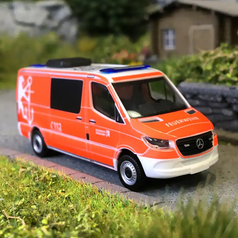 Commander Maintenant Mercedes Benz Sprinter, ‘18 demi-bus à toit plat, brigade des pompiers de Düsseldorf - HERPA 099028 - HO 1/87