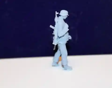 Acheter Direct Peddinghaus-Decals 48F022 Waffen SS grenadier with steel helmet and K98 walking