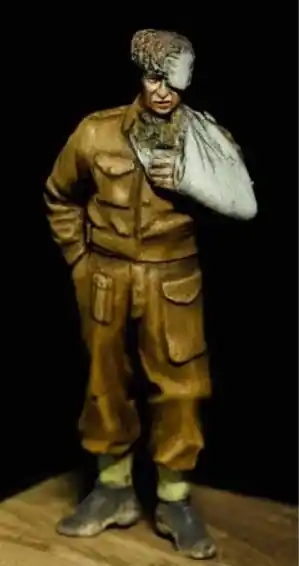 Commander Vite Resicast 355675 British WII Wounded Soldier Standing