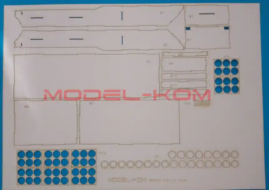 Model-Kom 2-2024-2-AKC07 M270 MLRS - Laser Cut Skeleton, Basic Set Affaire À Saisir